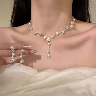 Popular bridal set accessories: rhinestone and pearl sunflower necklace and earrings two-piece set, light luxury versatile accessories