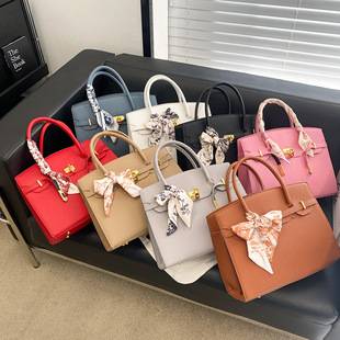 Large-capacity Kelly bag for women, 2026 new model, niche light luxury commuter shoulder bag, high-end women's handbag