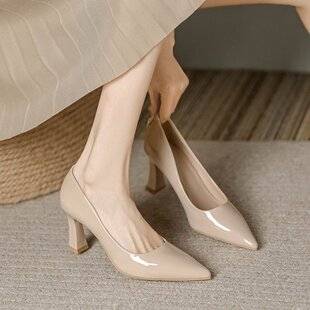 Wholesale Korean-Style Nude Pointed-Toe High-Heeled Shoes with Chunky Heels and Soft Leather, 2026 Spring New Model, Elegant Single Shoes That Go Well with Skirts and Are Comfortable on the Feet