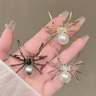 Halloween European and American Black Spider Brooch Cross-Border Animal Metal Female Corsage Retro Fashion Clothing Matchinging Pin