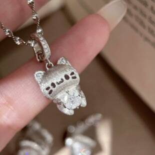 "Moe Cat Holding a Diamond" Silver Brushed Finish Cartoon Kitten Necklace with Diamond Inlay, Exquisite and Cute Cat Clavicle Chain