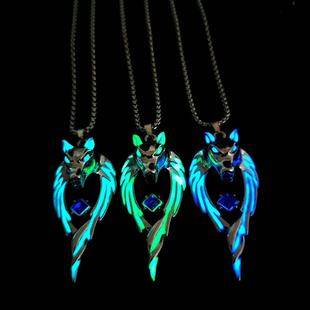 Explosions Luminous Wolf Necklace Totem North Arctic Wolf King Luminous Necklace Pendant Handsome Retro Hip Hop Street Tide