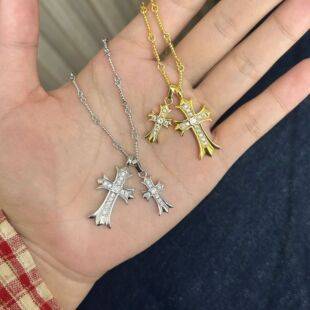 Popular Diamond-Encrusted Double Cross Necklace, Accessible Luxury, Versatile and Fashionable Necklace, European and American High-End I-Clavicle Chain