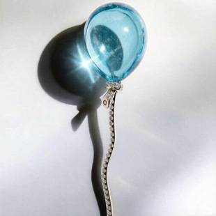 Exquisite sapphire blue balloon brooch, fashionable and versatile, super shiny with embedded rhinestones, light luxury with a high-end feel, elegant accessory