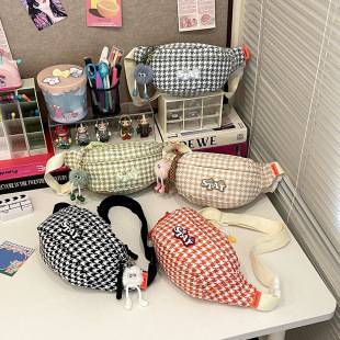Crossbody Bag with Checkerboard Pattern, Trendy Japanese Style, Versatile Waist Bag for Girls, Lightweight Small Chest Bag for Sports and Leisure