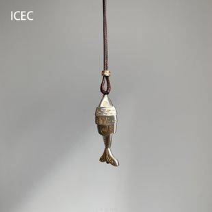 Vintage Minimalist Style Patchwork Small Fish Pendant Necklace with Unique Design and Exquisite Long Sweater Chain for Autumn and Winter