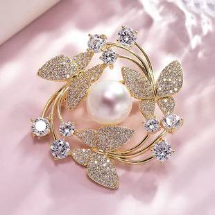 Flying Butterfly Wreath Brooch High-end Female Niche All-match Pearl Corsage Elegant Anti-walking Pin Suit Accessories