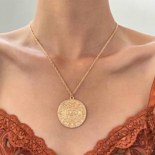 European and American Movie Accessories Pirates of the Caribbean Necklace Aztec Gold Coin Chain Men's Skull Necklace Pendant