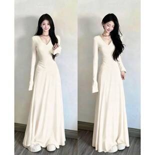 Simple and Elegant V-Neck Long-Sleeved Knitted Dress, New Autumn and Winter Style, Slimming and Flattering, Paired with an A-Line Long Skirt