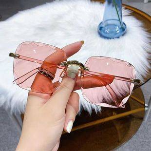 Frameless Edge-Cut Sun Protection Trendy Square Sunglasses for Women Frameless European and American High-End Internet Celebrity Sunglasses for Women