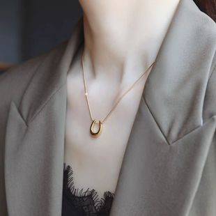 Design Sense U-shaped Horseshoe Pendant Necklace 2024 New Women's Light Luxury Niche Sense Collarbone Chain Accessories Sweat Chain