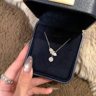 Sparkling Feather Zircon Necklace for Women, Light Luxury Niche Ins Style, Elegant and High-End Pendant Clavicle Chain, Gift for Girlfriend