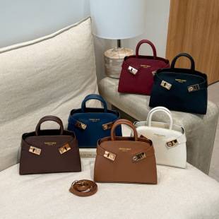High-End Lock Buckle Handbag for Women, Fashionable Versatile Commuter Shoulder Bag, Retro Niche Crossbody Bag for Women