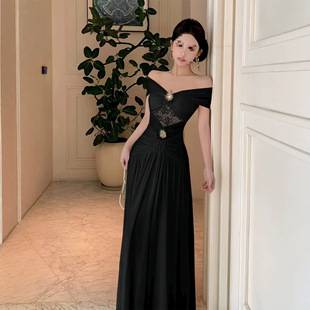 Hepburn-style little black dress, high-end elegant lady style, off-the-shoulder, slim-fitting, bodycon long dress, high-end exquisite formal gown