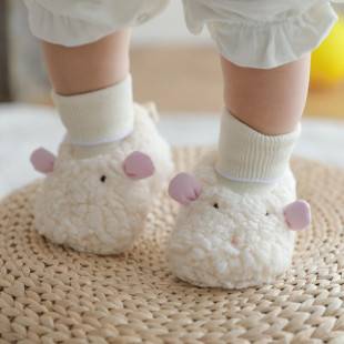 Autumn and winter baby shoes fleece-lined 0-1 year old baby soft bottom does not fall off cotton shoes warm newborn full moon shoes and socks
