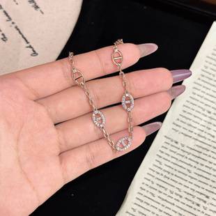 Exquisitely Crafted Full Diamond Pig Nose Bracelet, High-Quality Niche Design, Minimalist Style, High-End Feel Jewelry, Niche Light Luxury Bracelet