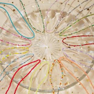 Korean Version Sweet Dopamine Millet Bead Necklace with Steel Wire, Girly Style Rainbow-Colored Glass Rice Bead Choker