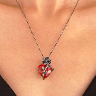 European and American Ins Heart Rose Necklace Niche Gothic Dark Design Clavicle Chain Heart-Shaped Pendant Necklace