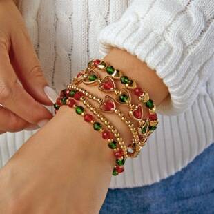 European and American cross-border 5-piece Christmas women's bracelet set in red and green color scheme with beaded red hearts, versatile hand accessory wholesale