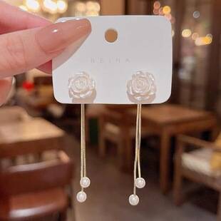 Camellia flower pearl earrings, elegant and stylish tassel earrings for women, high-end simple versatile long earrings, trendy ear accessories