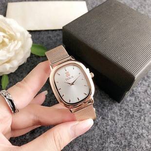 Trendy and exquisite women's watch, simple and casual bear design, Korean style, suitable for college students and professional women, wholesale from manufacturer