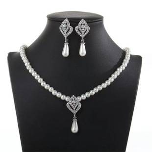 European and American Fashion New Pearl Necklace Jewelry Set Alloy Rose Cut Out Pendant Pearl Tassel Bridal Set Chain