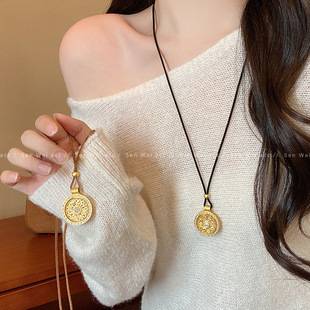 Rotatable Eight Treasures Compass Pendant Necklace for Women, New Chinese Style Retro Long Sweater Chain, Light Luxury High-End Accessory