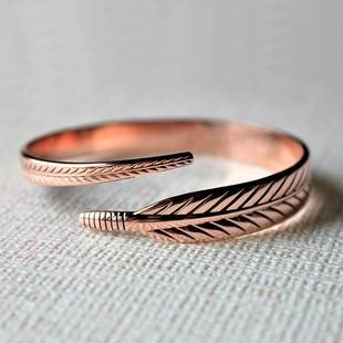 Elegant Retro Leaf Pattern Copper Bracelet European and American Style Bronze Bracelet Suitable for Daily Wear and Gifts