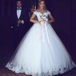 One-Shoulder White Bridal Gown with Lace Appliqué, Ball Gown Style, European Mid-Waist Tie-Back Wedding Dress