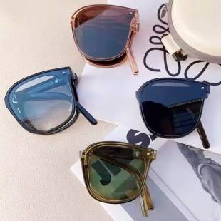 New Style Folding Sunglasses for Women, Trendy Outdoor Glasses for Driving, Ultra-Lightweight Folding Sunglasses with a High-End Feel
