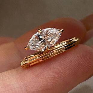 Trendy gold marquise diamond ear clips for women, vintage earrings with a light luxury and high-end feel, niche versatile earrings for those without pierced ears