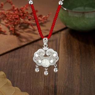 Ping An Lock Necklace 2025 New Women's Autumn Niche Fashion Black Rope Clavicle Chain Design High-end Long Life Lock Pendant