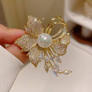 Double Flute Internet Celebrity Flash Diamond Pearl Brooch Women's Suit Coat Corsage Fixed Clothing Pin Anti-Exposure Buckle Pin
