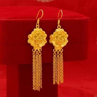 Window Display of Gold Jewelry, Wedding Jewelry, Imitation Gold Earrings, Rings, Ear Pendants, Bridal Ear Studs, Ethnic Style