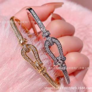 Direct sale from manufacturer: Full-diamond horseshoe clasp bracelet, 18K gold-plated, popular online style, versatile and elegant hand accessory, wholesale supply