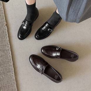 Leather loafers with a vintage British style, featuring metal buckles, a round toe, a chunky heel, and a low heel, exuding an elegant and sophisticated look, perfect for commuting