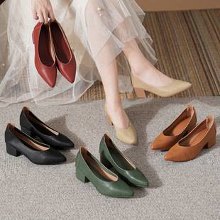 Soft Leather Granny Shoes with Chunky Heels and Pointed Toes, Women's Mid-Heel Shoes, 2024 New Spring and Autumn Versatile Soft Leather Shallow High Heels