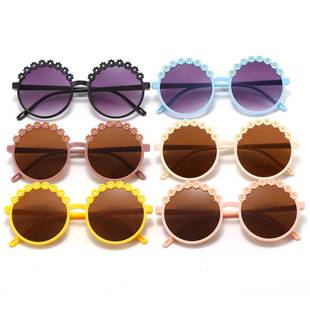 Fashionable new children's sunglasses with round frame and decals, cute baby sunglasses, adorable UV protection glasses for kids