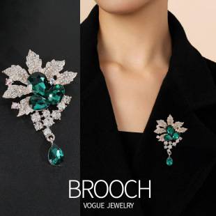 High-Luxury Style Brooch European and American High-End Green Diamond Women's Anti-Exposure Brooch Exquisite Suit Dress Versatile Accessories Corsage