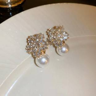 Pearl earrings 2023 new popular niche design advanced exaggerated bridal online celebrity French style earrings earrings
