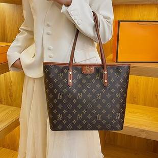 Tote Bag Autumn and Winter Women's Fashion Checkerboard Pattern 2026 New Large-Capacity Shoulder Bag Crossbody Korean Style Printed Commuter Bag