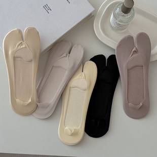Two-Toe Socks for Women, Low-Cut Ice Silk Invisible Socks, Split-Toe Non-Slip No-Show Short Socks, Two-Finger Socks