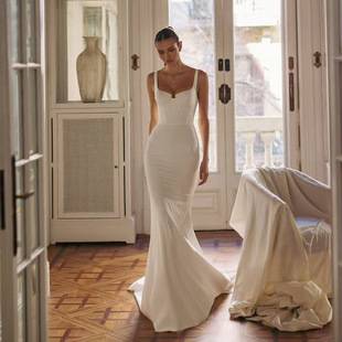 Cross-border European and American style square-neck, strapless, lightweight wedding dress with a fitted silhouette, fishtail hem, and satin train, designed to create a slimming effect, suitable for a church wedding or as a main wedding gown