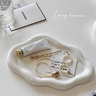 Nordic Light Luxury Cloud-Shaped Minimalist Jewelry Storage Tray, High-End Perfume Display, Entryway Key Storage Ornament