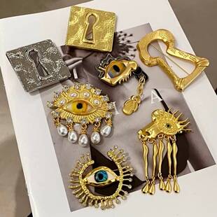 Metal British-Style Metal Eye Pin Unisex Brooch Vintage Niche Woolen Coat Clothing Accessory Brooch for Women