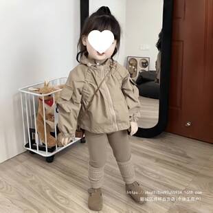Baby spring outfit: a stylish two-piece set for girls, including a jacket and windbreaker, along with a matching pair of leggings