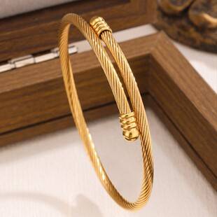 Women's bracelet with an elegant and trendy vibe, European and American fashion titanium steel bracelet, Korean-style popular hand accessory, wristband, bracelet
