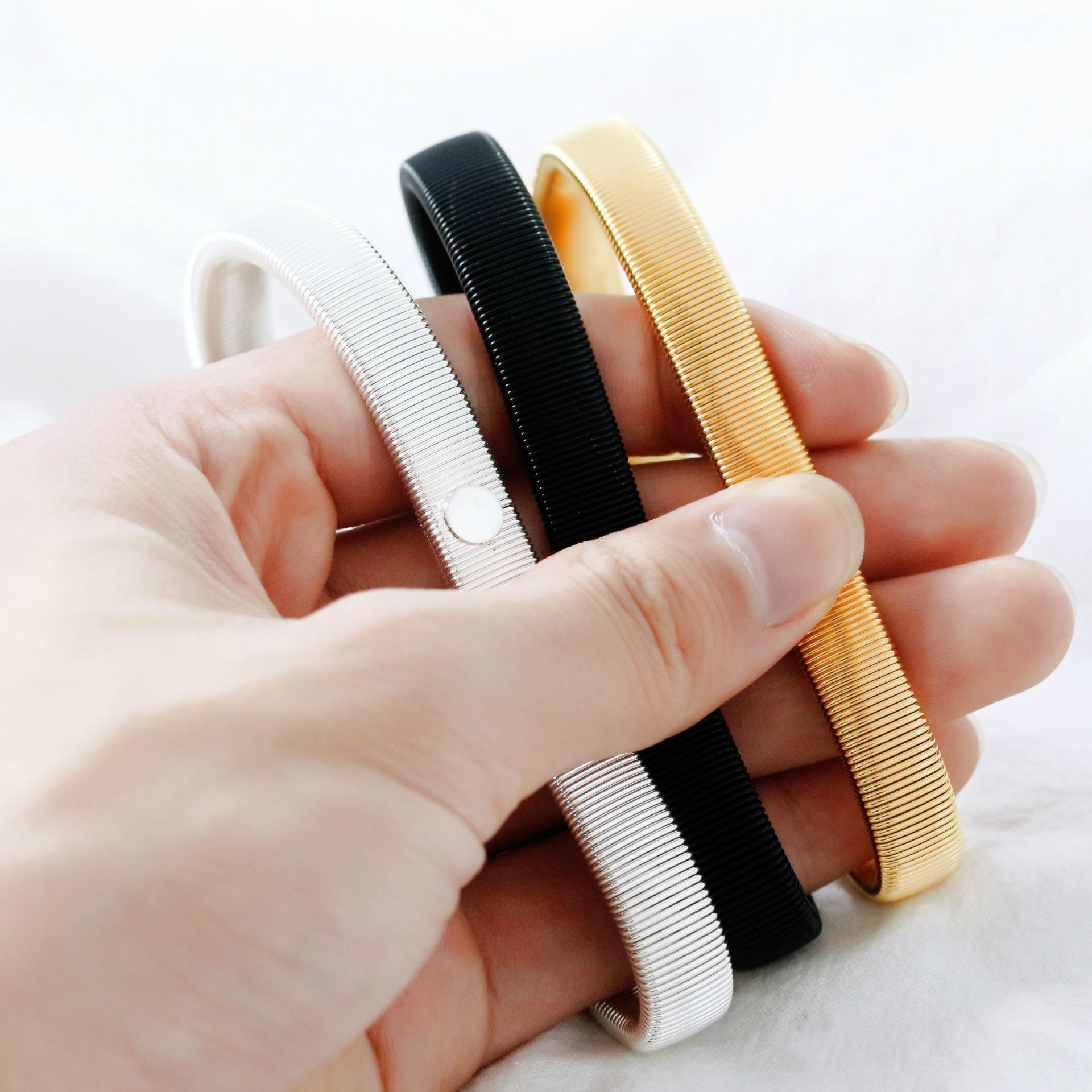 Foreign trade supply Europe and the United States men's metal spring bracelet elastic bracelet arm ring cuff