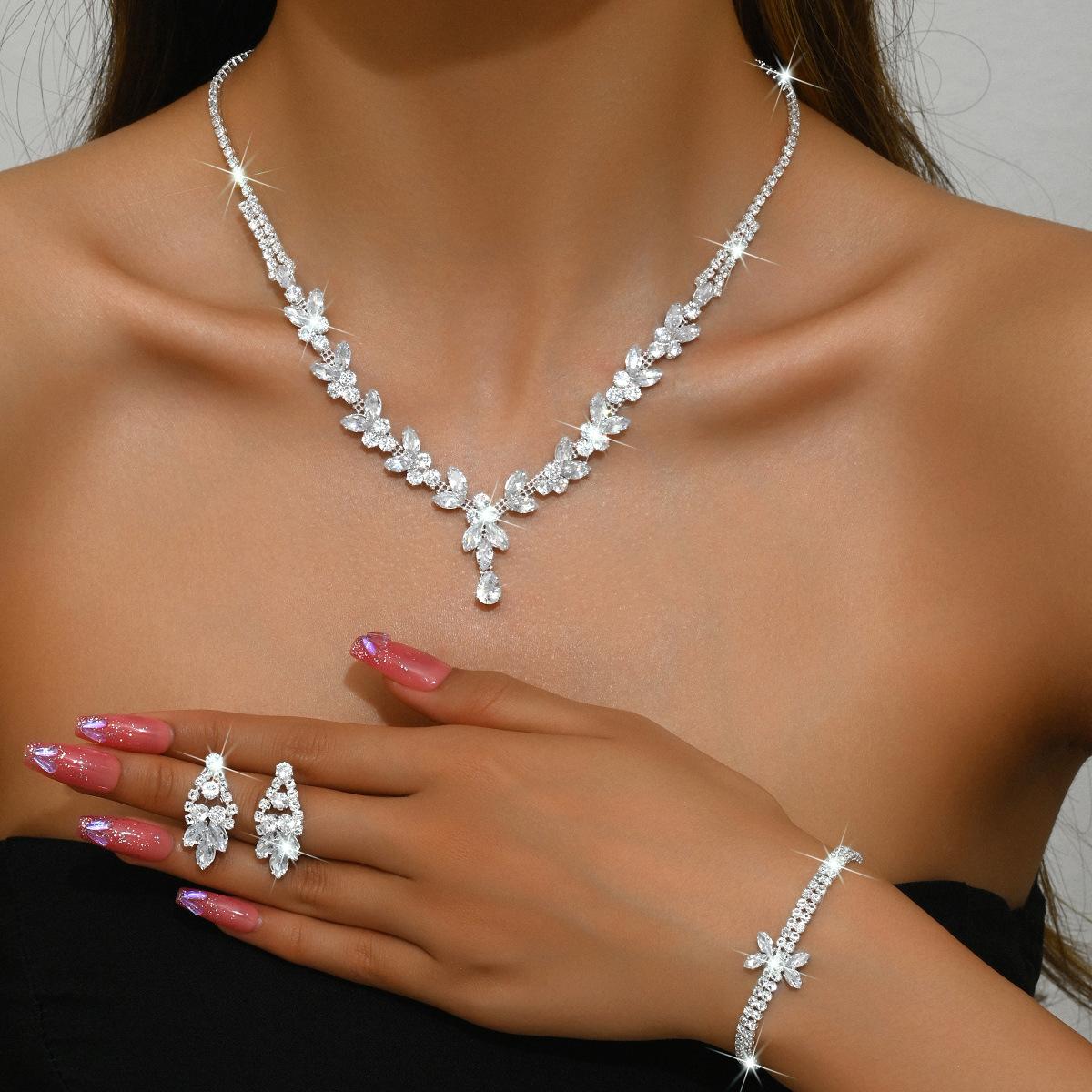 Wedding Dress Accessories Dinner Jewelry Exquisite Bridal Water Diamond Jewelry Necklace Earrings Bracelet suit