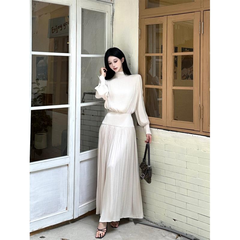 Real Shot of In-Stock French-Style Satin Long Pleated Long-Sleeve Dress for Women